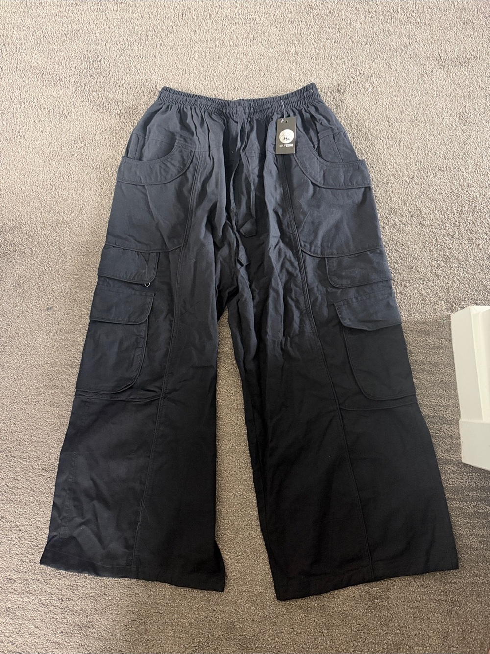 Men's Black Wide-Leg Cargo Trousers with Multiple Pockets